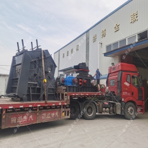 1000*700液壓對輥制砂機，1210反擊破發往四川