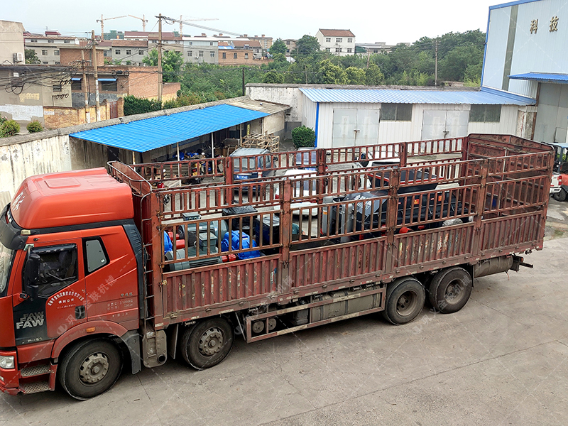 2PG1208大型液壓對輥破碎機發(fā)貨圖片