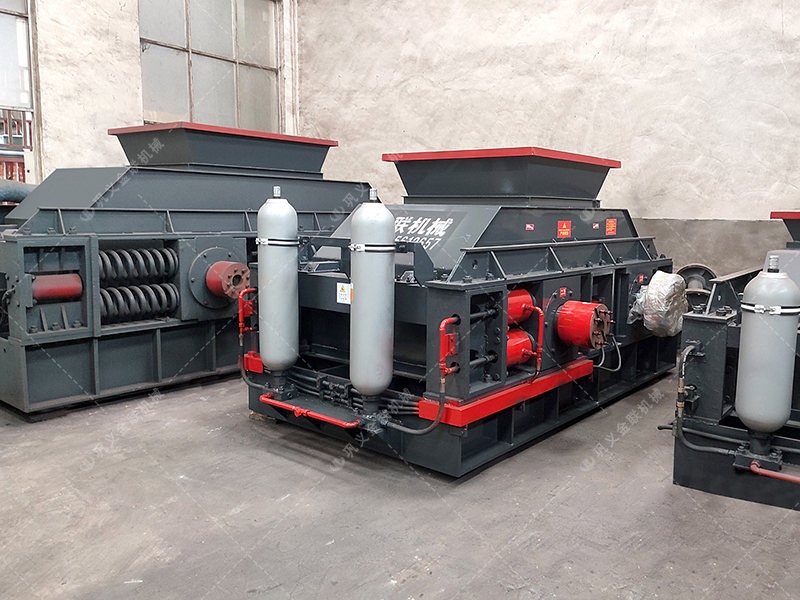 制砂用什么設(shè)備效果好？這款全自動數(shù)控對輥制砂機很不錯