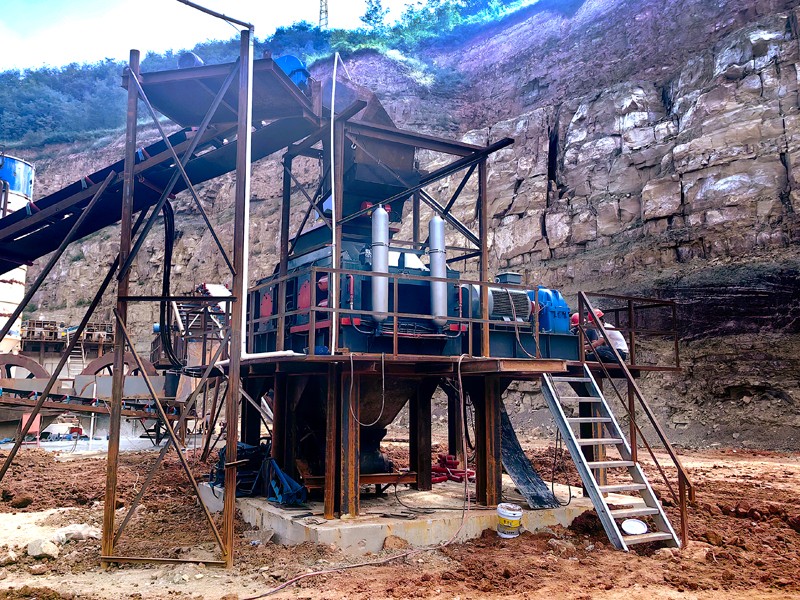 對輥機(jī)_小型對輥機(jī),磚廠用對輥機(jī)設(shè)備,對輥細(xì)碎機(jī),對滾破碎機(jī)價格